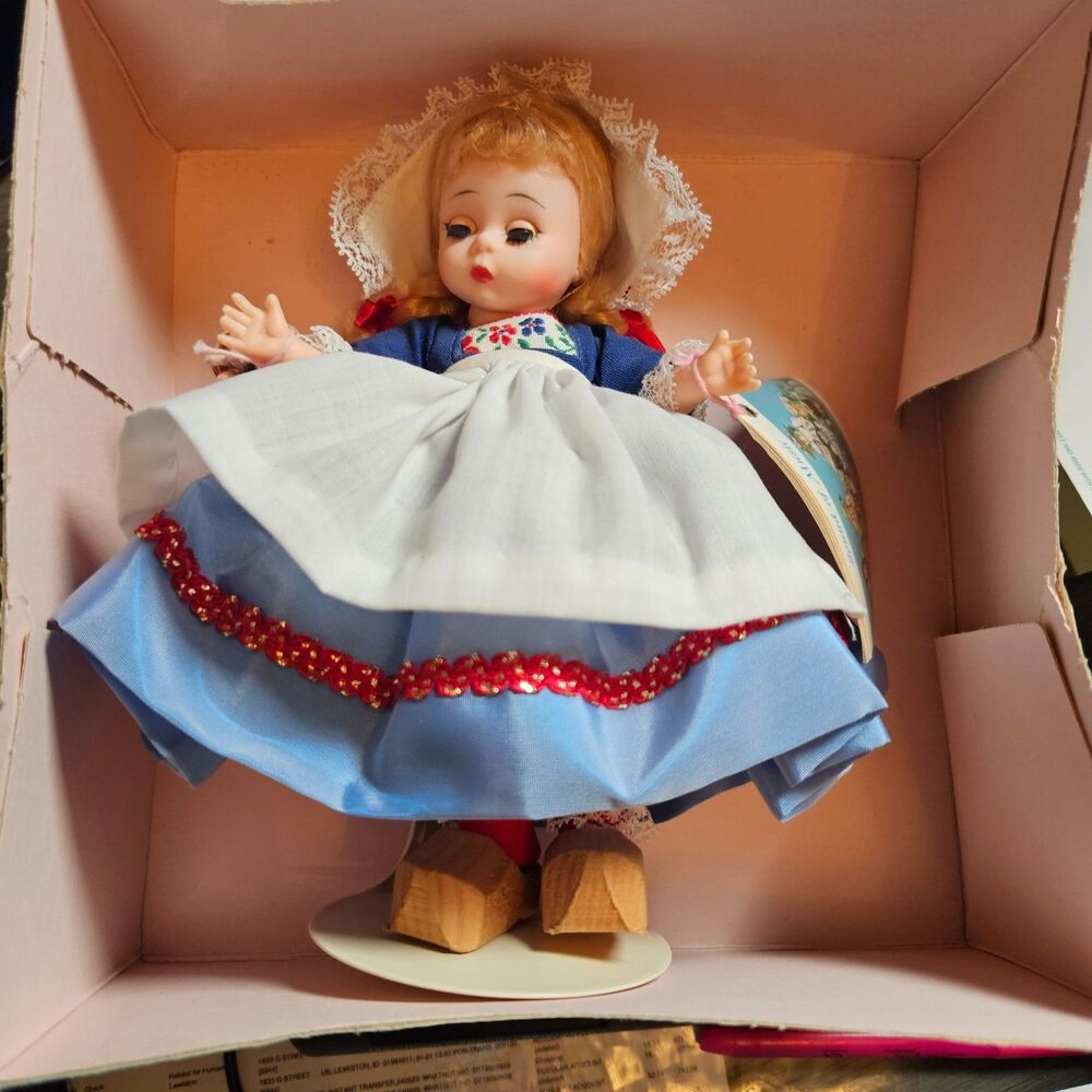 Vintage Madame Alexander Dutch Girl #0791  8” With Box Hang Tag Display Stand